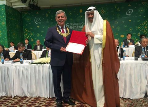 وسام المجلس الأولمبي الآسيوي للواء موفق جمعة